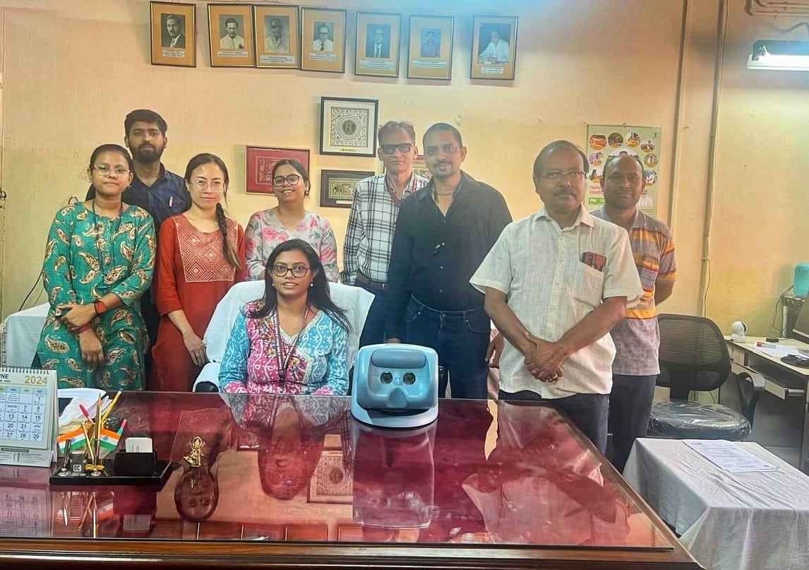aiihphkolkata's tweet photo. The Department of OH, AIIHPH conducted a demonstration session for the orthorator for titmus vision test 30th and 31st May,2024. https://t.co/d2MDd82lI3