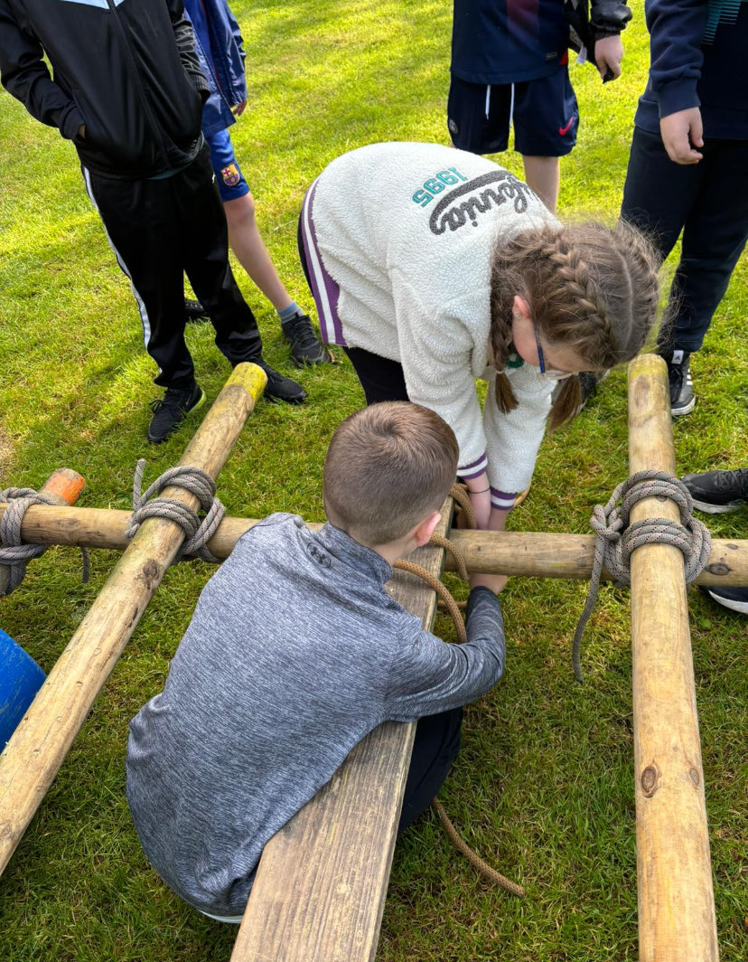 Lakeside_school's tweet photo. All coming together for group 2 - team work makes the dream work. #takingturns #cooperating #buggymaking @CliffeHouse https://t.co/dCtV3xJ6ew