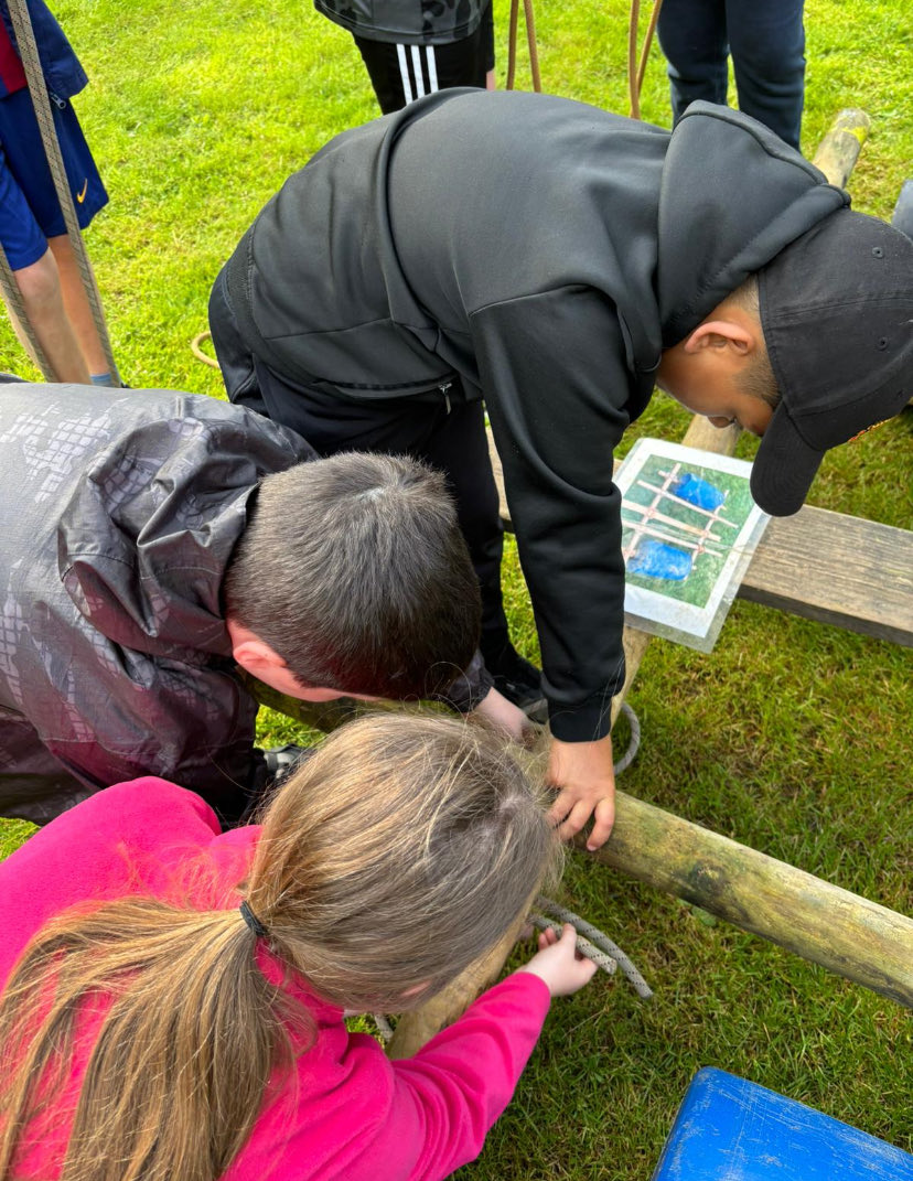 Lakeside_school's tweet photo. All coming together for group 2 - team work makes the dream work. #takingturns #cooperating #buggymaking @CliffeHouse https://t.co/dCtV3xJ6ew
