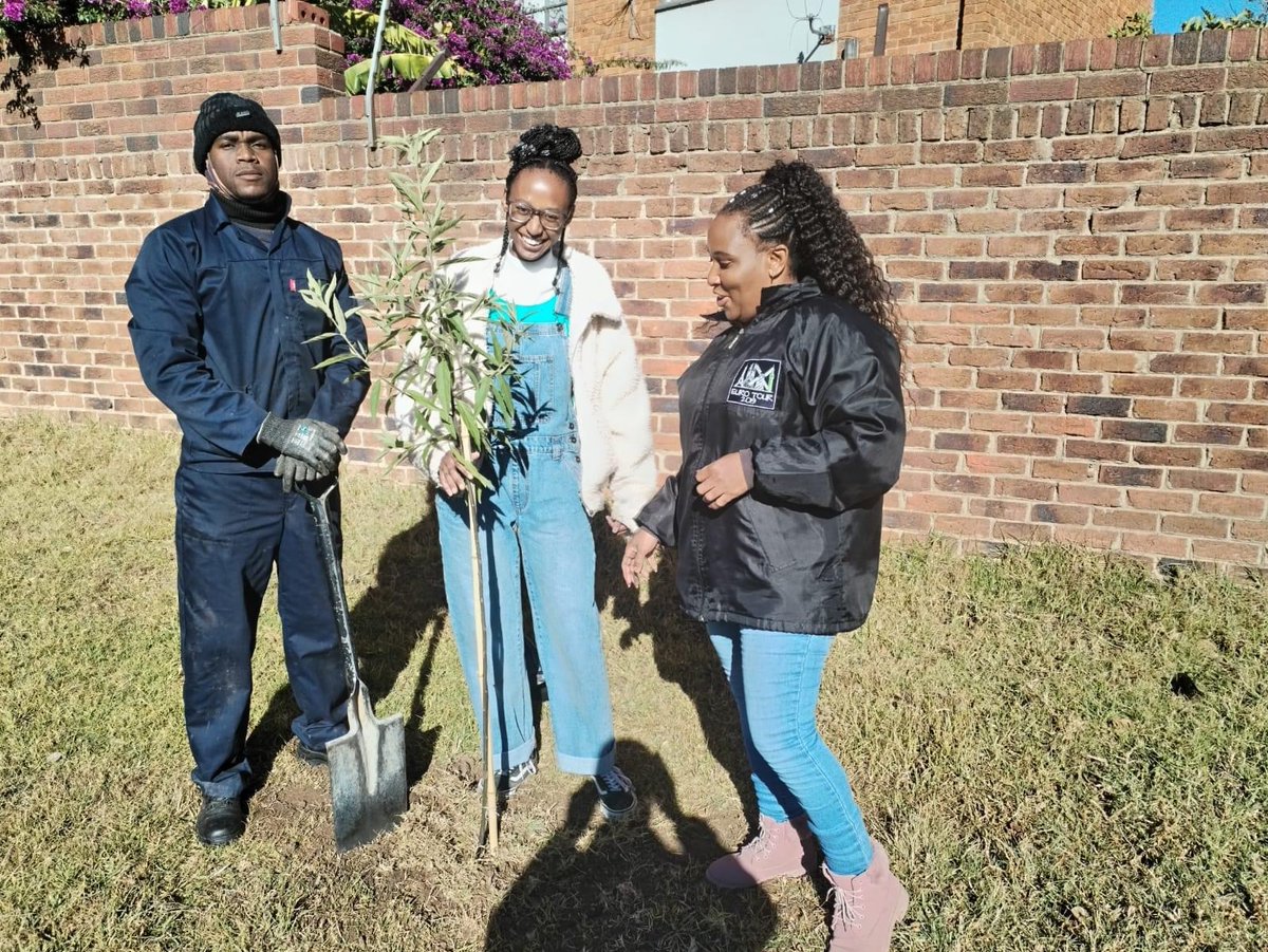JhbSPCA's tweet photo. This week we had a special visit.  Tshegofatso Letta Nthite, a @missearth_sa  delegate, joined us and planted two young white peach trees in our farmyard.  Of course, Thanda, our farm goat, was the perfect supervisor :)  Thank you for gifting us with these lovely trees.
#JSPCA https://t.co/rUlM5fzT8s