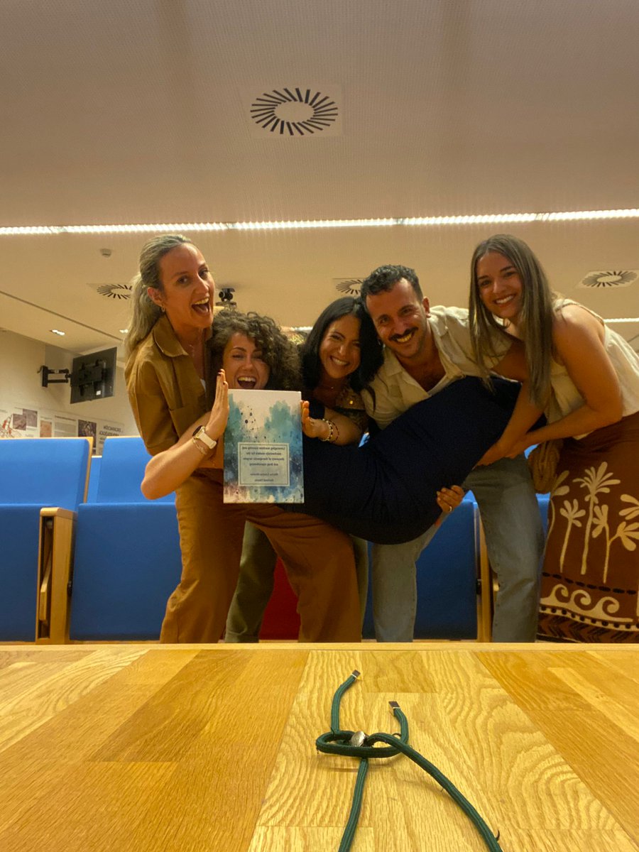 MarinaEM10's tweet photo. Earlier this week I defended my PhD thesis and today I can say I obtained a cum laude mention!🎉 I am incredibly grateful to my amazing lab @ClinicalBioinfo , my mentors @xdopazo @m4ri4pch @loucerac , the wonderful people at @ibis_sevilla @ImmuneDigiTwins #DMCM and family 💜🎓 https://t.co/eXhVFxMUgS
