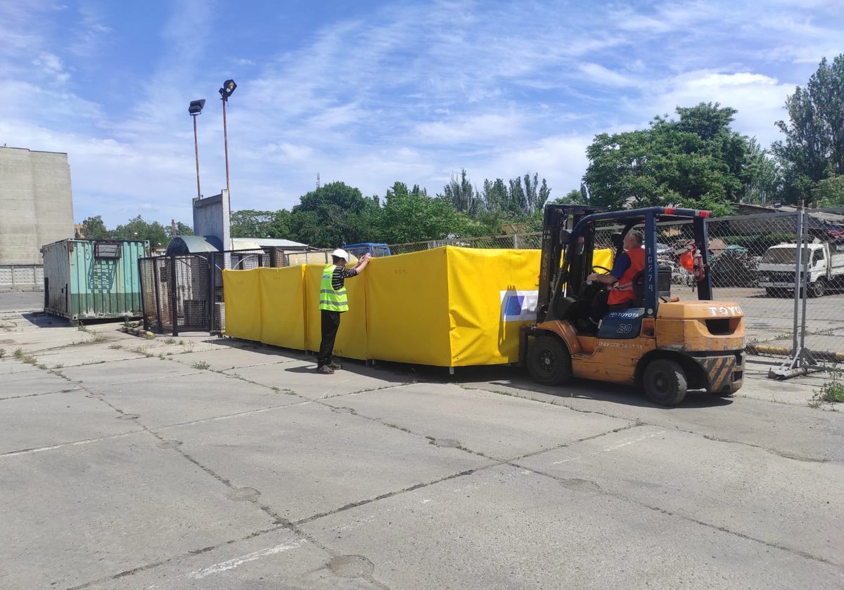 EMSA_EU's tweet photo. In Odessa, #Ukraine, yesterday evening – two sets of New Naval fence booms from our Equipment Assistance Service stockpile in Varna were delivered to assist in tackling potential pollution from sunk and damaged vessels in Kherson Port 🇺🇦 https://t.co/CQKNwAMdo3