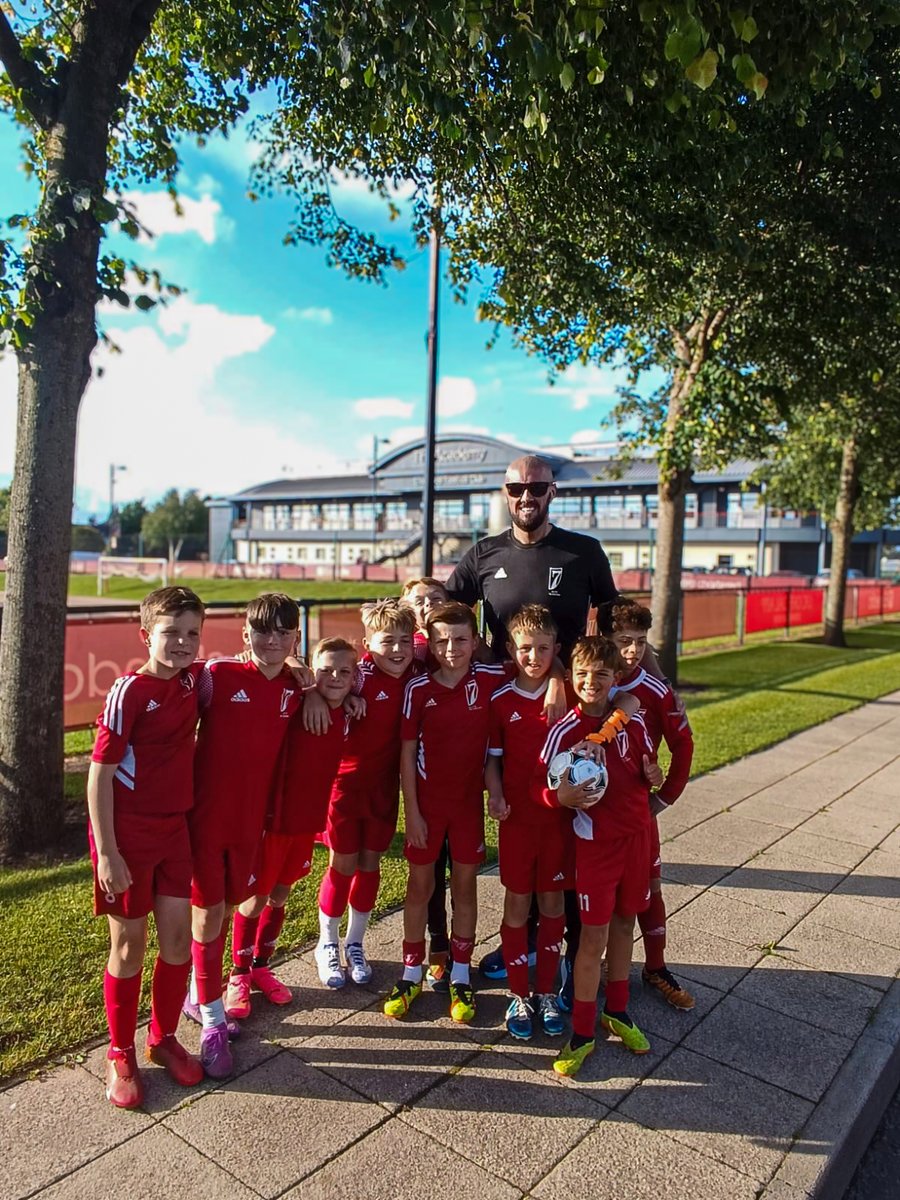 7EliteAcademyUK's tweet photo. COMPETE 🇬🇧🇺🇸🇹🇿 It was great to see two of our U9s teams make a big impression against @liverpoolfc at The Academy last night 👏

They impressed a lot of people, including James Milner 👊

JOIN US 👇
📲 DM
📥 uk@7eliteacademy.com
🌐 https://t.co/J66pk5WQFB

#7EliteAcademyUK https://t.co/t5R3QZxTXS