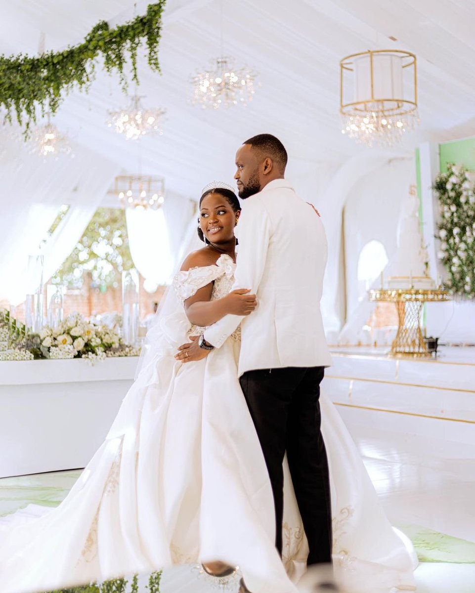 MikoloUg's tweet photo. Paul weds Sheillah💍. Congratulations👏🥳💕
Photos 📸by: @kens_Shot https://t.co/RzSWUv4Q88