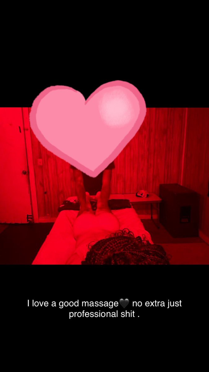 sexxxylexxxx's tweet photo. Is it hot in here or is it just me ??? https://t.co/b4jcojDBK8