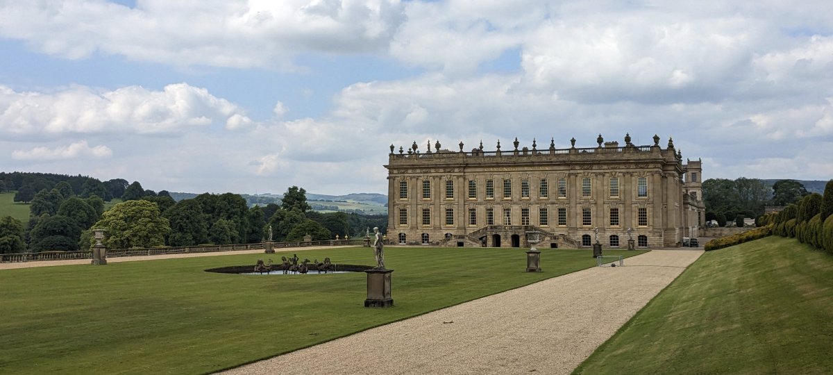 gooda40830's tweet photo. What a place! #Edensor #Chatsworth https://t.co/uFPPmjDTMq
