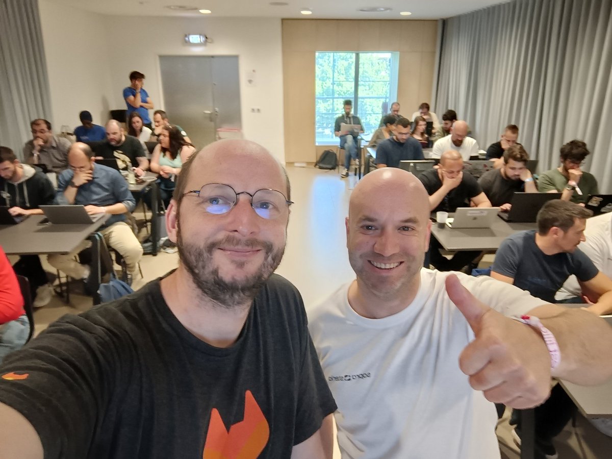 yodamad03's tweet photo. C'est parti pour 2h de @gitlab à @DevfestLille 
Salle complète 🤩

GG @selrak86 pour ta première 😉 https://t.co/DEF3D3cO4m