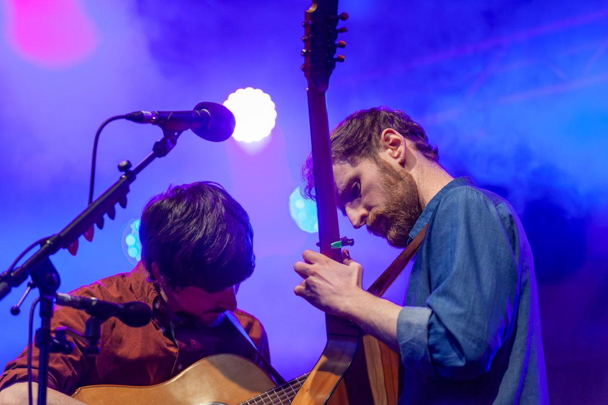 WhenNextWe_Meet's tweet photo. Ye Vagabonds playing to a sun-drunk audience as night fell on When Next We Meet Day 1. Magic ✨💫
@TipperaryArts @HotelRaheen @yevagabonds #WNWM24 https://t.co/Hr6J4pDmoQ