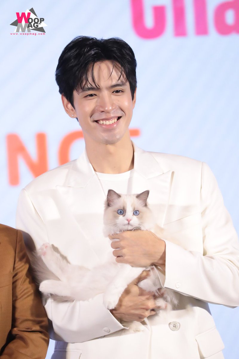 woopmag's tweet photo. “ฟิล์ม ธนภัทร” แบรนด์พรีเซนเตอร์ "เบลลอตต้า" (Bellotta) อาหารแมวสูตรพรีเมียม และ "เชนจ์เตอร์" (ChangeTer)
อาหารแมวและสุนัขสูตรเป็นมิตรต่อไต
PRESENTS BELLOTTA X FILM
#FilmPresentsBellotta
#ฟิล์มธนภัทร #FilmThanapat
#ChangeTer #เชนจ์เตอร์ #itail https://t.co/29C8Ay7v1K