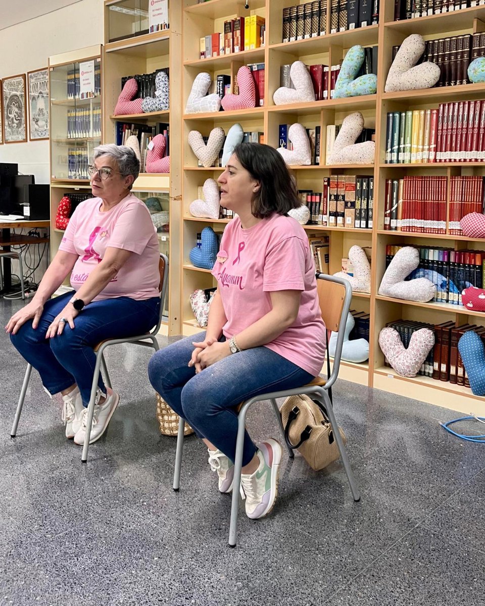 apammalicante's tweet photo. Ayer dimos una charla de difusión y sensibilización en el IES Figueras Pacheco, gracias al alumnado y a sus profesores por su recibimiento y cariño. 🗣️👩🏫🎗️🌺 #apamm #sumatealrosa https://t.co/K2st7KxLvD