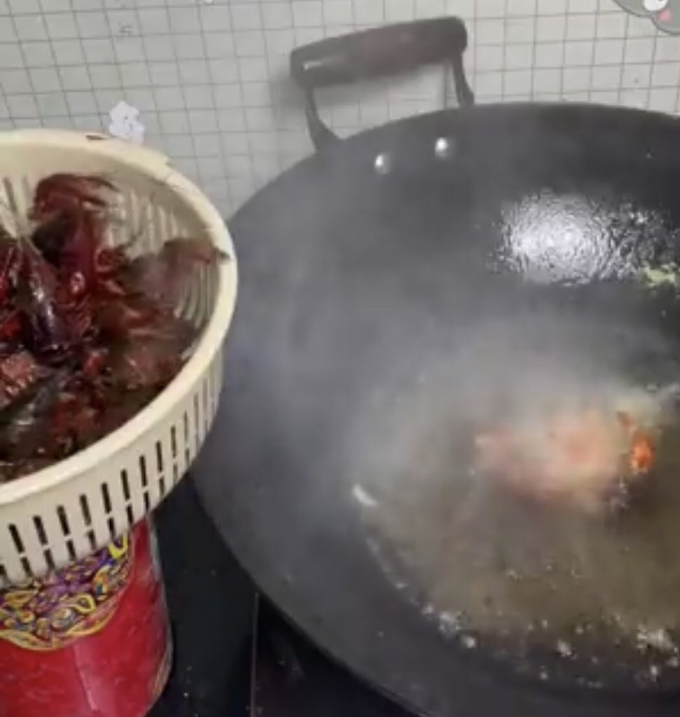 通向成熟的道路往往是煎熬😩，当我们自顾不暇，父母们更是无能为力！该懂事了。