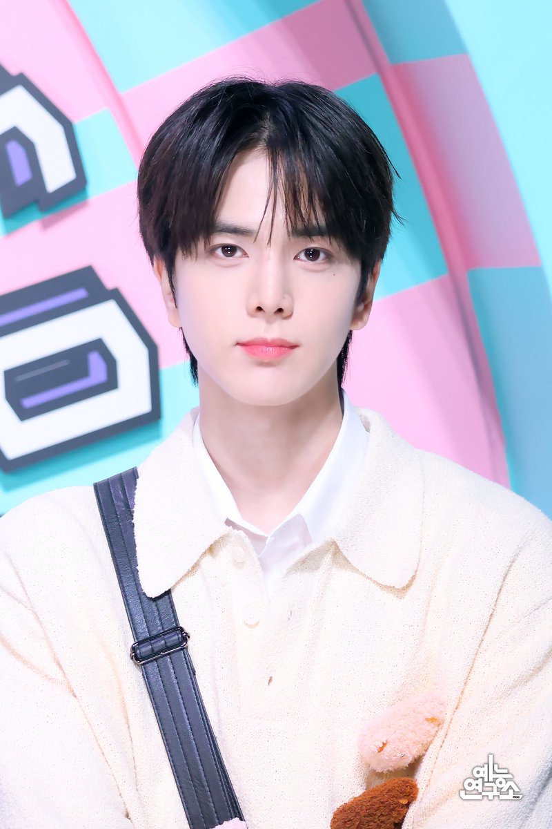 [📸] 240607 <a href="/MBC_entertain/">MBCkpop</a> update - MC #YOUNGHOON

#음빵중심 #더보이즈 #영훈 #THEBOYZ #더보이즈영훈 🍞