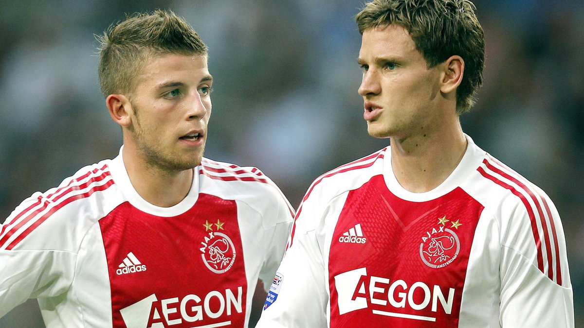 SportsIn2000s's tweet photo. Remember when Jan Vertonghen and Tobi Alderweireld played alongside each other at Ajax - 2009. https://t.co/eGhKtrUWXj