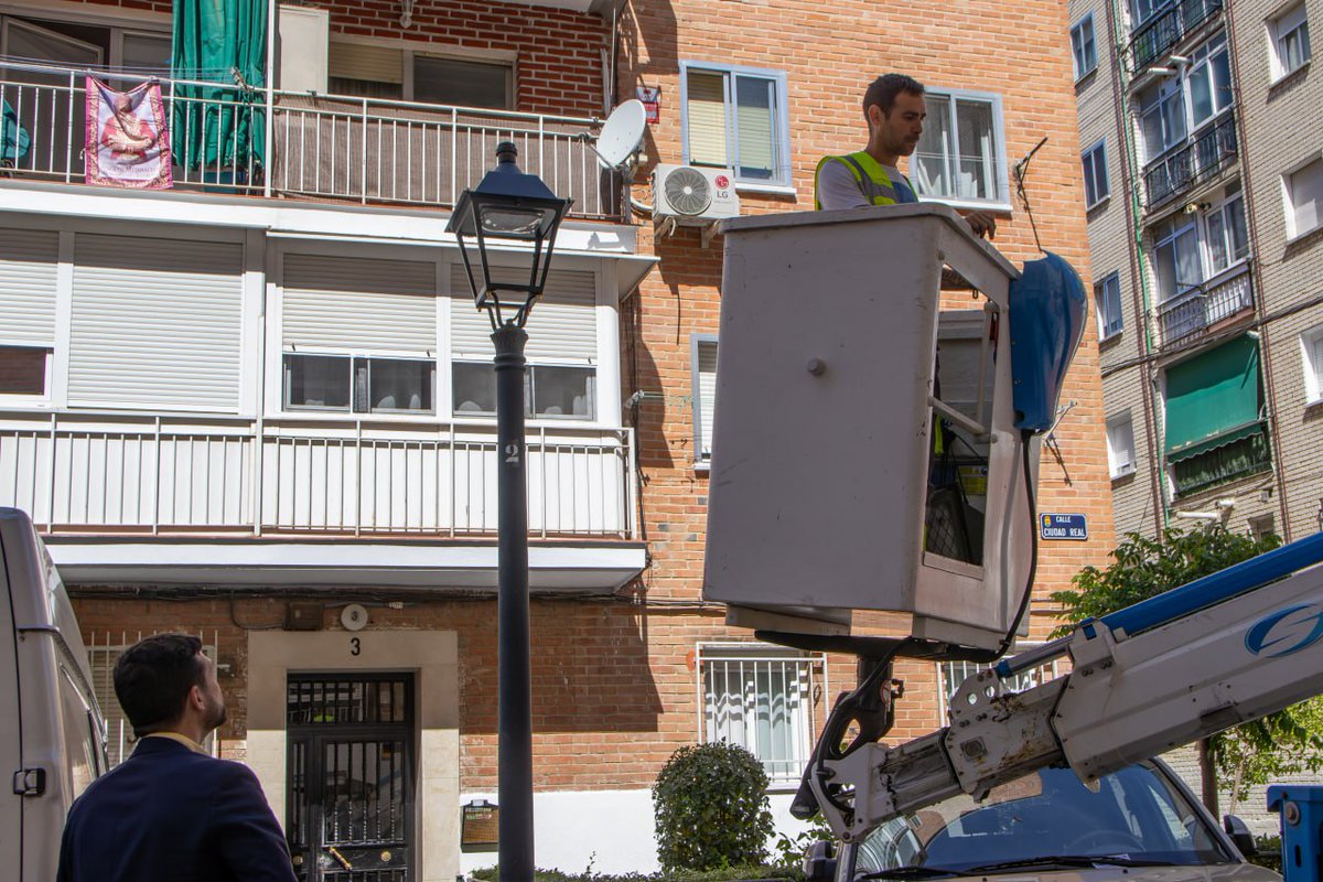 💡 Avanzamos en la transformación de #Alcorcón con nuevas luminarias LED para una ciudad más sostenible.

Su financiación llega a través del Plan PIR de la C. Madrid, a la que le llevamos reclamando su ejecución 5 años.

Y gracias al liderazgo de ESMASA al fin se han instalado.