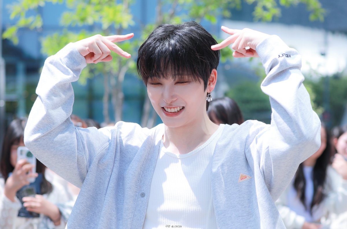 _O5O26's tweet photo. 240523 #원어스 #서호 

호냥이 한마리~🐈📢

#서호생일_지금부터_시작_NOW
#Always_be_with_SEOHO https://t.co/w1bntUzit3