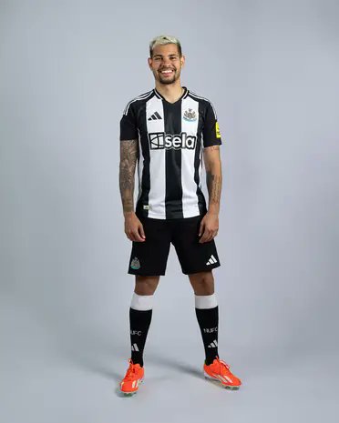 MichaelPotts_'s tweet photo. The beauty of marketing is that you can whip up a fanbase into such a frenzy they completely glaze over the fact their revolutionary new £80 shirt is essentially a template cut from a rubbish #SAFC League One kit 👀 https://t.co/uBjPZ5z3SI