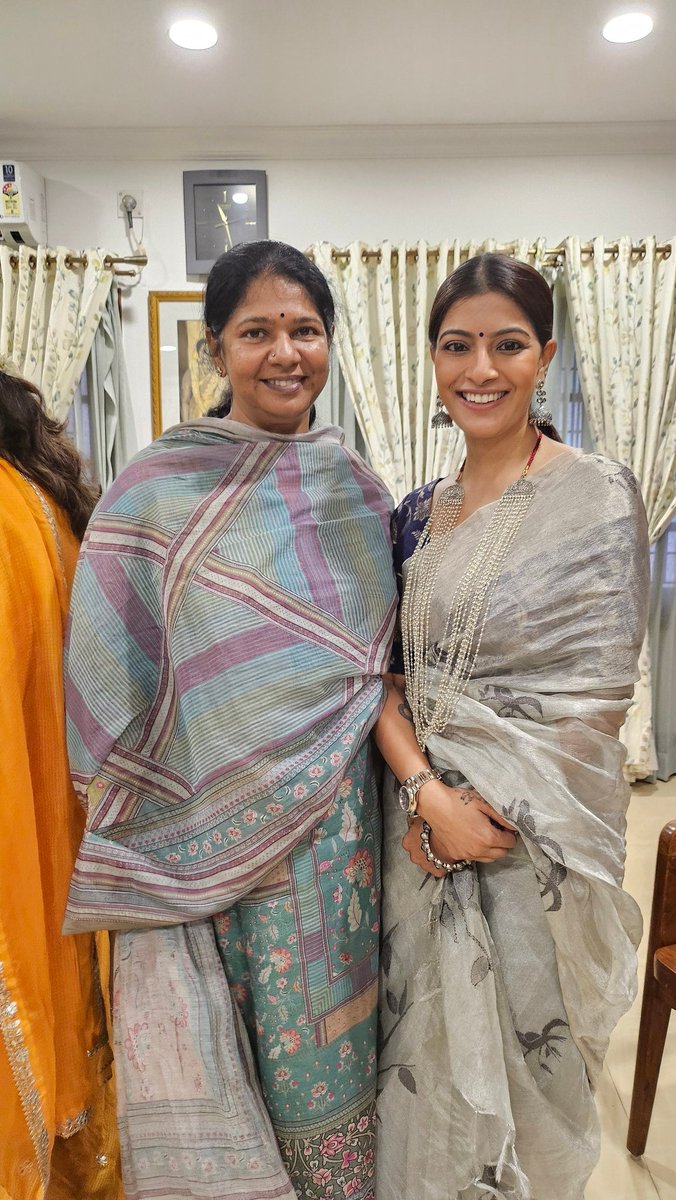 varusarath5's tweet photo. Such a dynamic personality..Lovely meeting you mam..such a  pleasure always.. @KanimozhiDMK congratulations on your win as well...thank you Rajithiamma for meeting with us..
@realradikaa https://t.co/4eO0DGyb8m