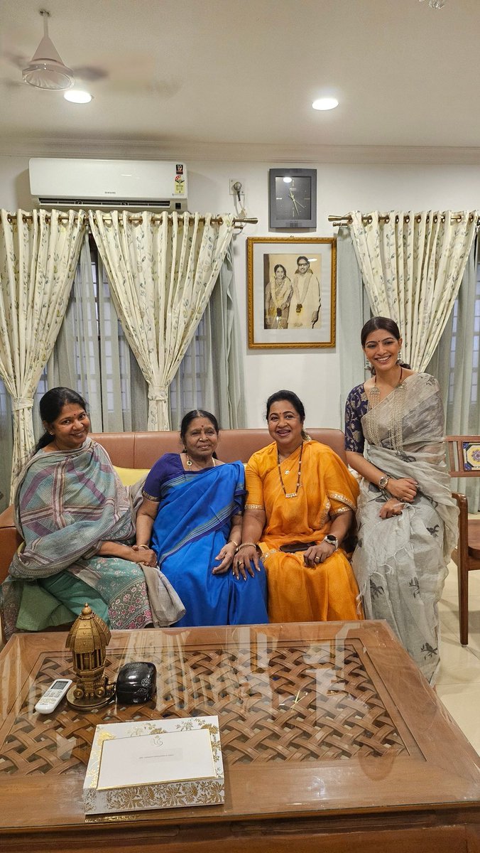varusarath5's tweet photo. Such a dynamic personality..Lovely meeting you mam..such a  pleasure always.. @KanimozhiDMK congratulations on your win as well...thank you Rajithiamma for meeting with us..
@realradikaa https://t.co/4eO0DGyb8m