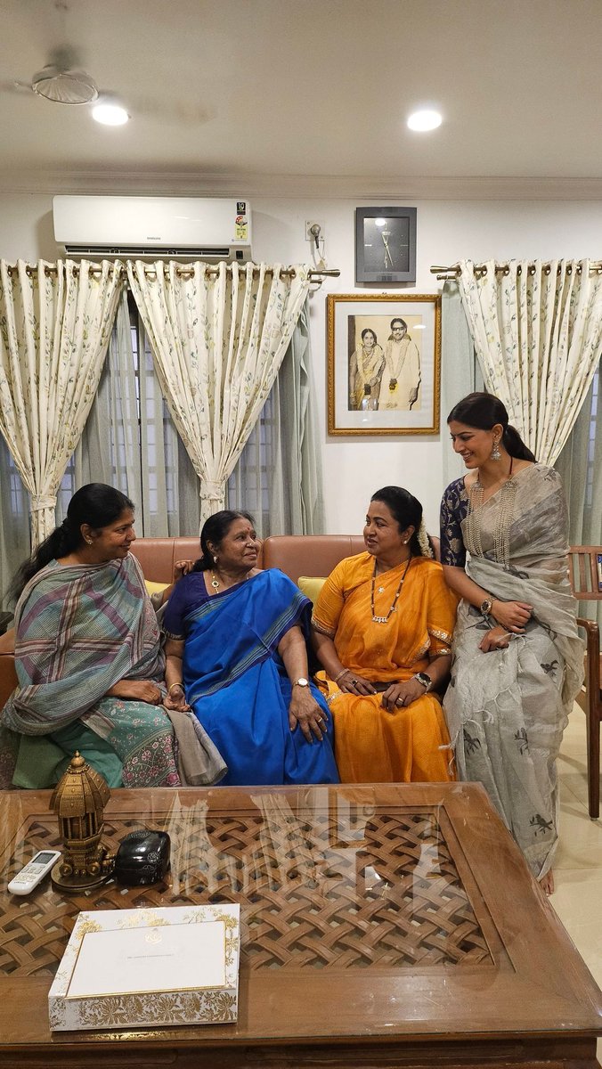 varusarath5's tweet photo. Such a dynamic personality..Lovely meeting you mam..such a  pleasure always.. @KanimozhiDMK congratulations on your win as well...thank you Rajithiamma for meeting with us..
@realradikaa https://t.co/4eO0DGyb8m