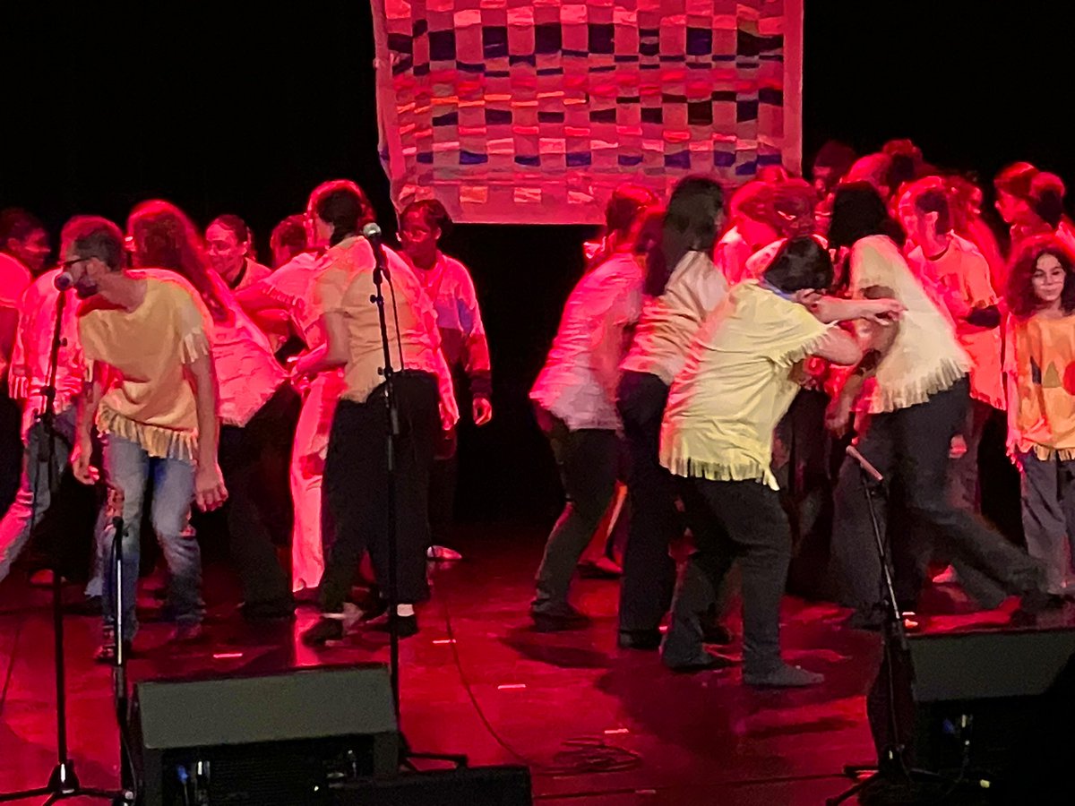 d_chevalley's tweet photo. Les indiens sont à Mulhouse !
Un grand bravo aux élèves et aux professeurs des collèges Jean Macé et Kennedy de @mulhouse pour ce beau travail collectif. De vrais artistes sur la scène de l’ #AFSCO 
@acstrasbourg @OlivierFaron @alsamuse  @college_kennedy https://t.co/KFt44lFwYK
