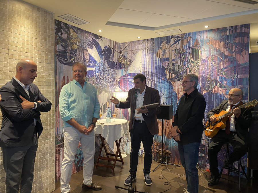 Reconocimiento de <a href="/AMETIC_es/">AMETIC</a> al presidente de
<a href="/SEGITTUR/">SEGITTUR</a> <a href="/enriquemmarin/">Enrique Martínez</a> por ser un visionario, cuyo impulso y dedicación ha sido faro y guía en la transformación digital de nuestras ciudades y destinos turísticos.