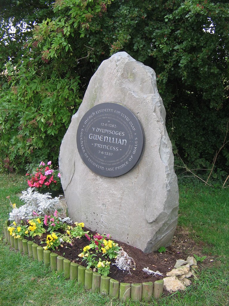 #otd in 1337 the last true Princess of Wales, Gwenllian daughter of Llywelyn Ein Llyw Olaf died in Sempringham nr Pointon, England.

Kept in a convent, she was obviously a threat to King Edward's attempted invasion of 🏴󠁧󠁢󠁷󠁬󠁳󠁿  #Wales. 
en.wikipedia.org/wiki/Gwenllian…

📷 Lyndafis on Commons.