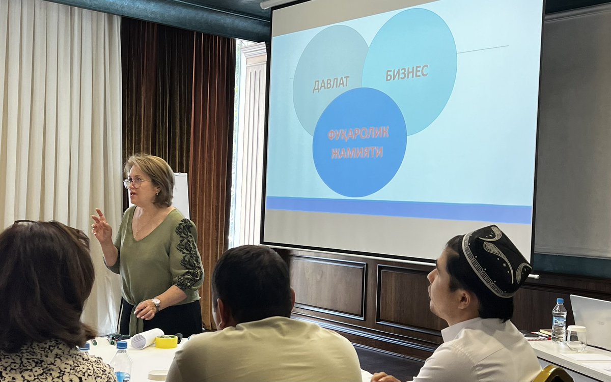 UNAIDS_UZB's tweet photo. Let's work together to support and uplift our communities! 

Today @UNAIDS_UZB joins an NGO supporting HIV+ people. Civil society drive impactful change, raise awareness, and provide essential support to #NoOneLeaveBehind  

#Empowerment #HIVAwareness https://t.co/8pmw1zfjee