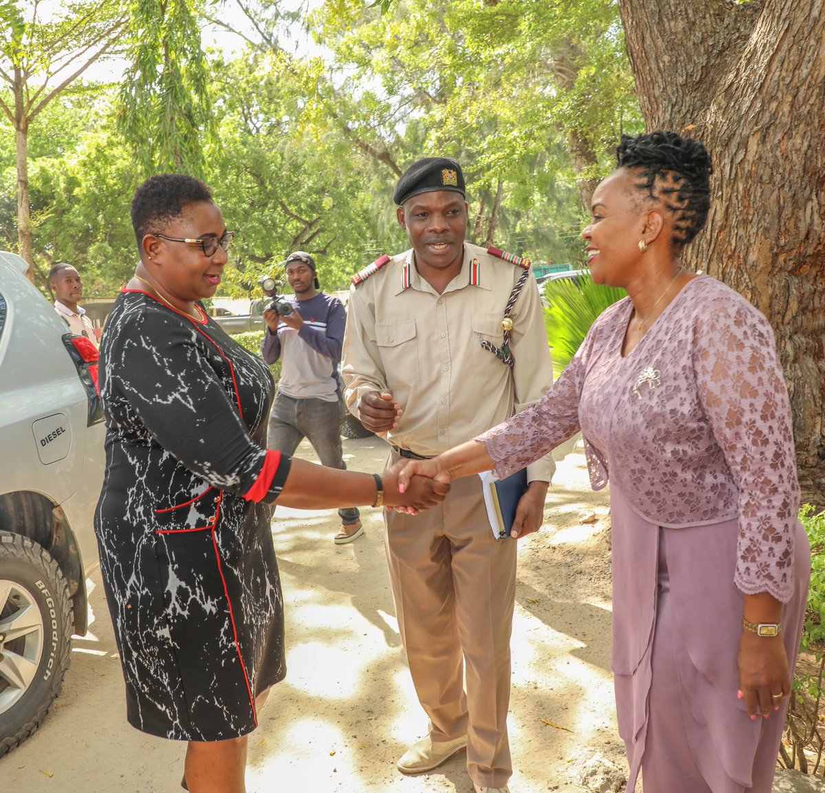 CSAishaJumwa's tweet photo. I paid a courtesy call to the office of Kilifi deputy County Commissioner Samuel Mutisya, in preparation for the fourth Medium Term Plan dissemination event in the county. 
 I was joined by PS @PSCharlesHinga and  Kilifi Deputy Governor Florence Chibule.
#4thMediumtermplan https://t.co/lUivNdxBci