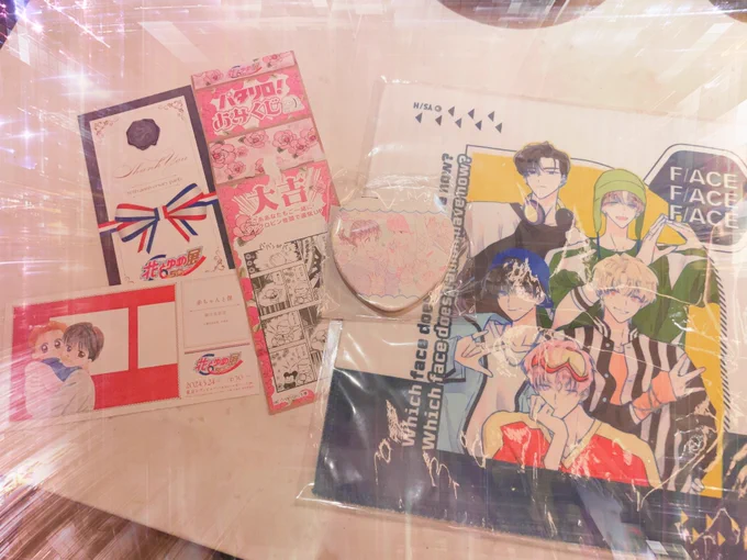 花とゆめ展に担当さんと行って来ました〜🌸🦄🌈
大好きな先生の原画やネームなど拝めてめちゃめちゃ感動した😭✨
夢も魔法も神もいるんだよ…… 