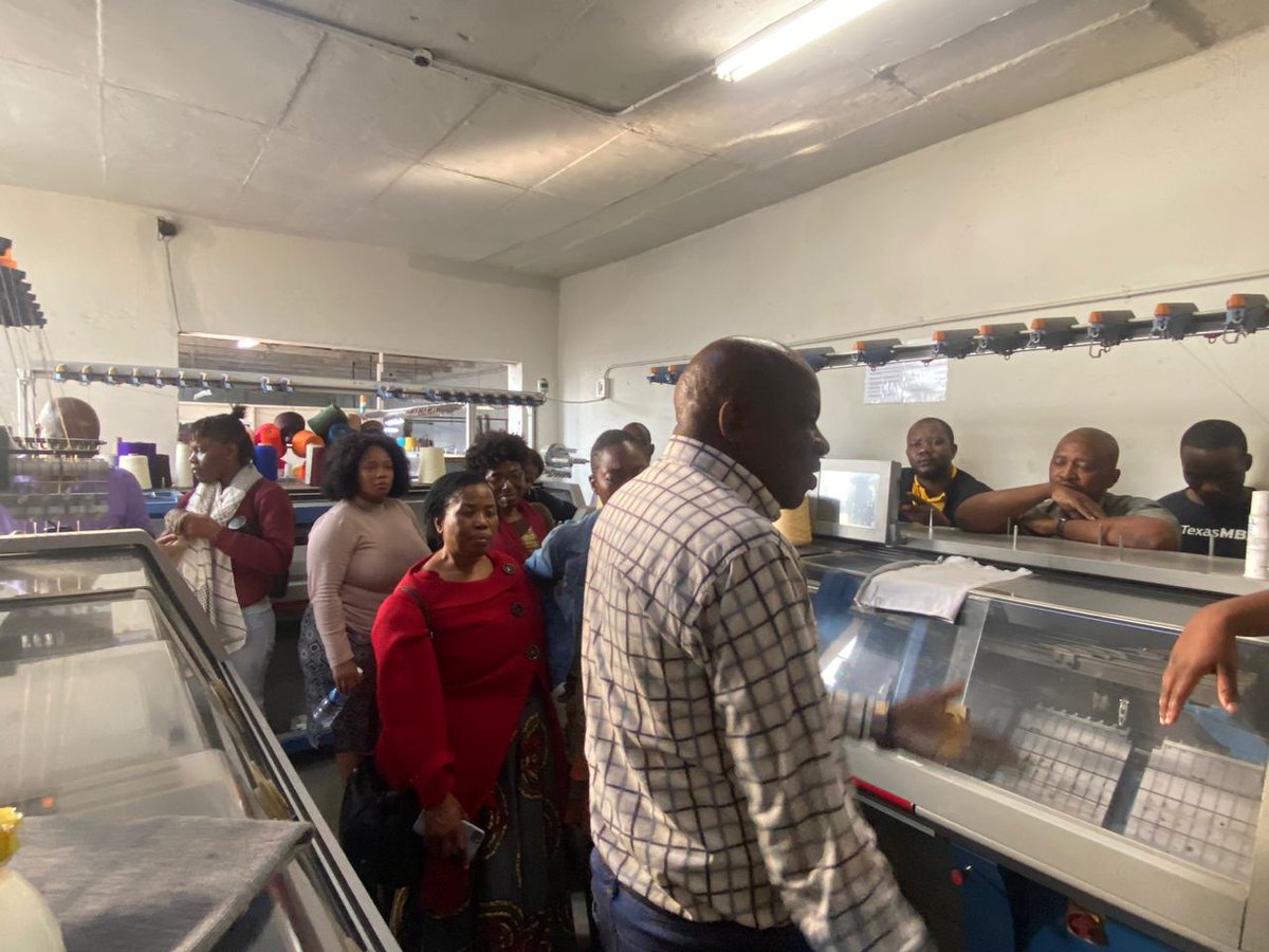 ZimTradeAlerts's tweet photo. #Day4 of our #MBIC Training in #Bulawayo ended on a high note with a visit to Pension Knitwear. Participants gained a deeper understanding of the export process, market intelligence, and the systems required for successful exporting.
we are grateful for the support of @CBZHoldings , our financial partner for this year's #MBIC programme.