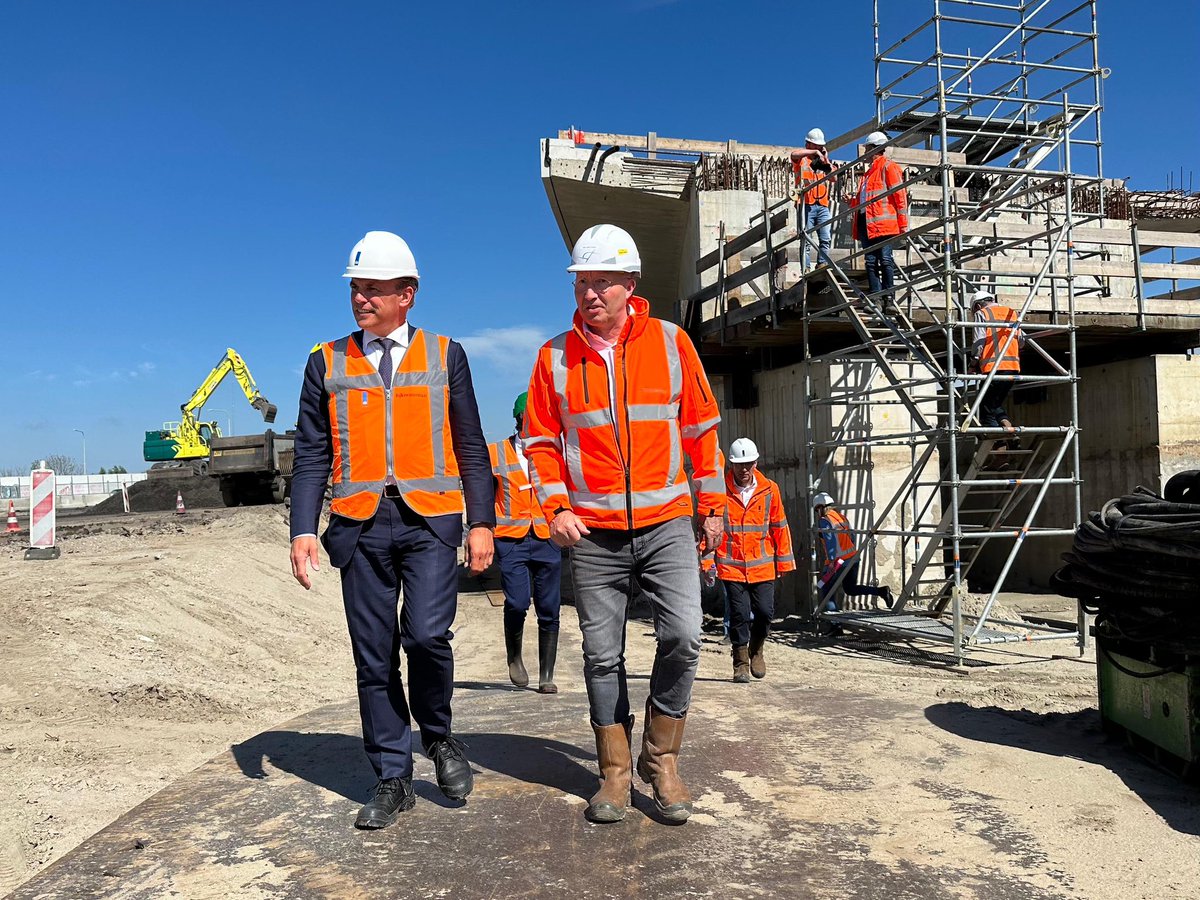 Mark Harbers (@markharbers) on Twitter photo Onderhoud aan onze wegen, bruggen en viaducten zorgt ervoor dat we ook in de toekomst kunnen rekenen op een goede infrastructuur. Tijdens de #DagvandeBouw opent <a href="/Rijkswaterstaat/">Rijkswaterstaat</a> de bouwplaatsen van verschillende projecten voor bezoekers: rijkswaterstaat.nl/over-ons/conta… Onderhoud aan onze wegen, bruggen en viaducten zorgt ervoor dat we ook in de toekomst kunnen rekenen op een goede infrastructuur. Tijdens de #DagvandeBouw opent <a href="/Rijkswaterstaat/">Rijkswaterstaat</a> de bouwplaatsen van verschillende projecten voor bezoekers: rijkswaterstaat.nl/over-ons/conta…