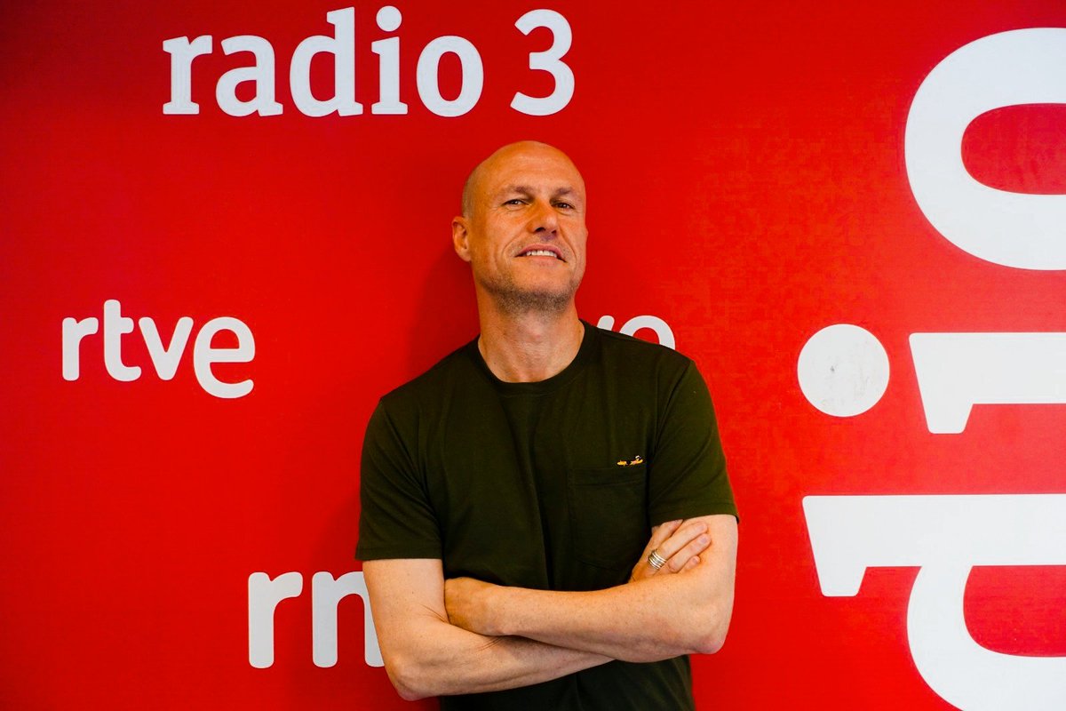 Janetheplanett's tweet photo. Este sábado estaremos con @fonroman presentando #Enblanco en #lalibelula de @radio3_rne con @juanitosuarez !
📷 Yo https://t.co/2kTOR3Zvkm
