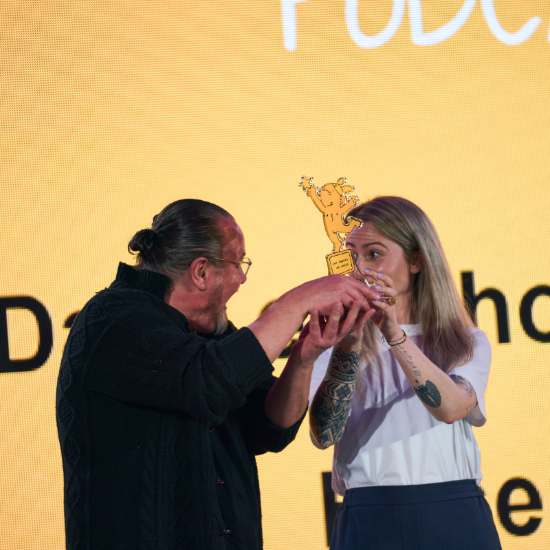 goldeneblogger's tweet photo. Wer keine Zeit hat sich den einstündigen Podcast LANZ & PRECHT anzuhören, aber trotzdem mitreden möchte, der sollte mal in den Goldene-Blogger-Gewinner-Podcast "Richard, wo erreiche ich dich?" von @loff_o und @IngmarStadelman reinhören!
#GoldeneBlogger https://t.co/9j0npitxtt