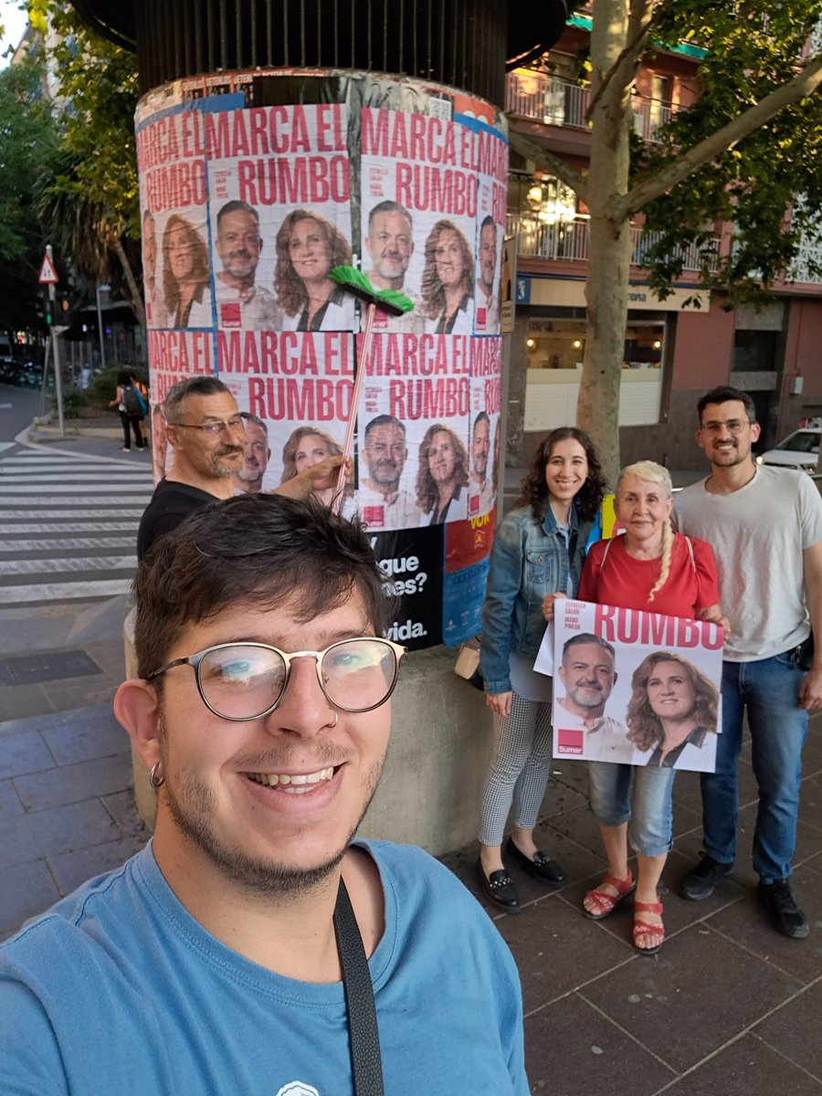 eucatstacoloma's tweet photo. 🗳️🇪🇺 Des de Santa Coloma de Gramenet recolzant la candidatura de Sumar. Aquest diumenge amb @ManuPineda al parlament europeu. 

#MarcaElRumbo amb @Sumar https://t.co/UT5uMyt506
