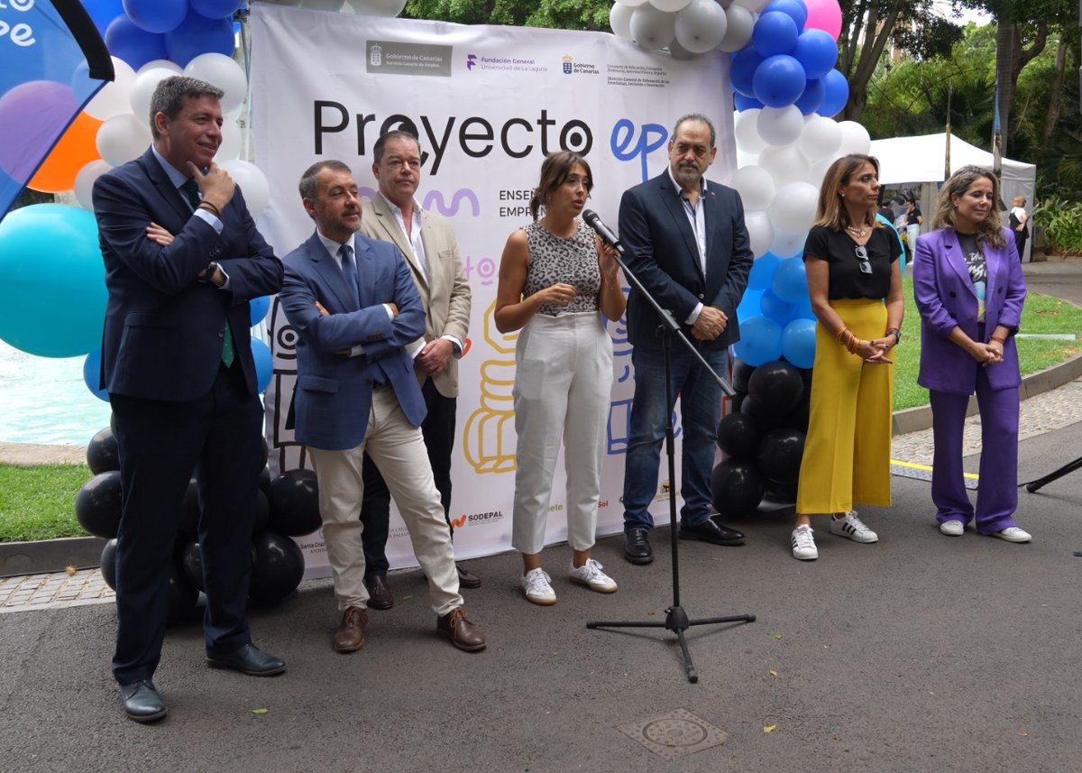 fg_ull's tweet photo. 🧒 La Feria de Cooperativas Escolares de "Enseñar para Emprender" #EPE continúa hoy en el Parque García Sanabria, en horario de 9:30 a 13 h. Aquí una muestra de la jornada de ayer, tras su inauguración. 

¡Pásate y compra productos con fines solidarios! 

#XIEdiciónEPE #EPE https://t.co/wcJYRwFaih