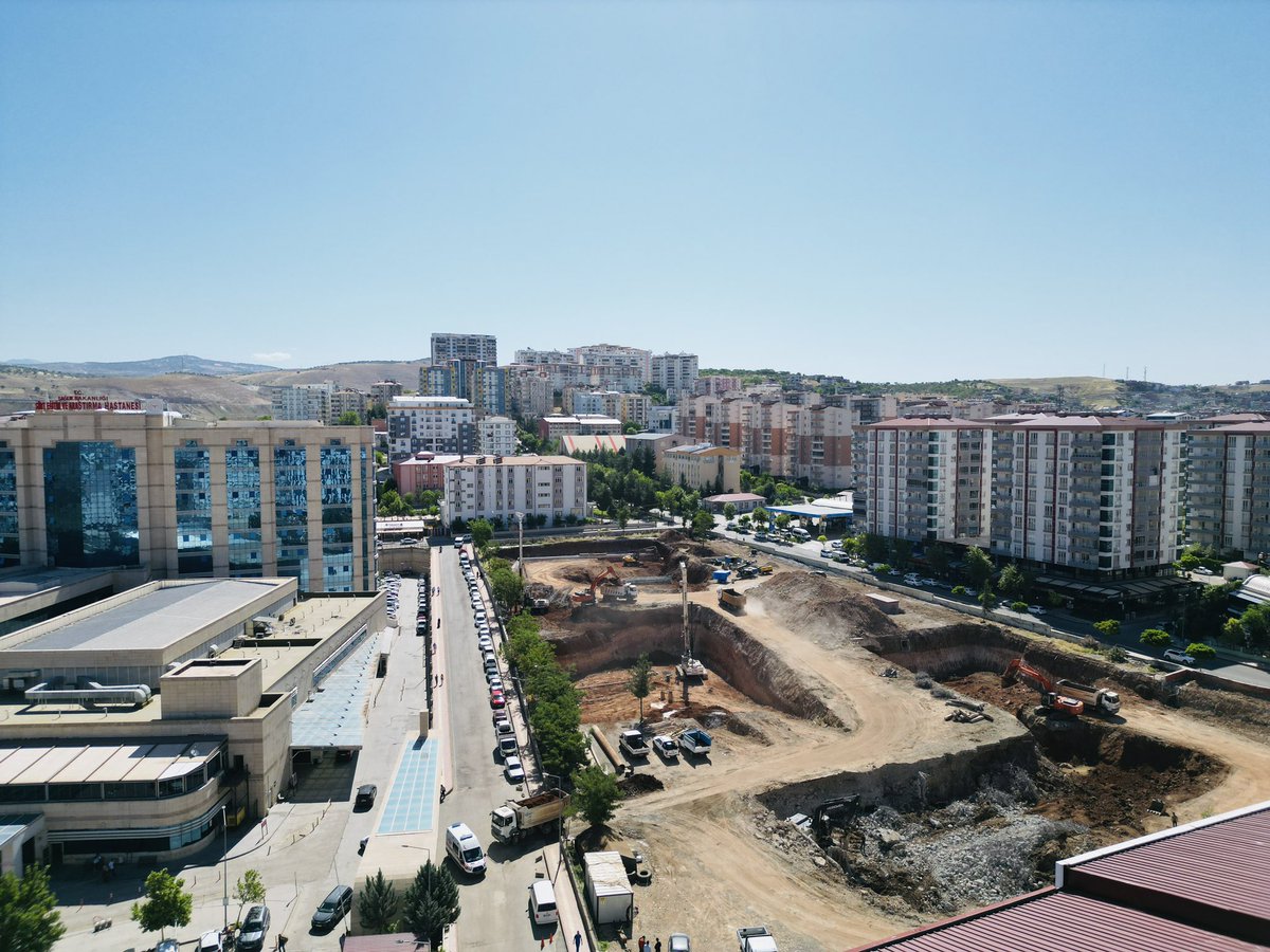 Gençlik ve Spor İl Müdürü Vekilimiz M. Tufan OLĞAÇ, Yatırım ve İşletmeler Şube Müdürümüz Can OKU, yapımı devam eden 2 bin kişilik yurt yapım alanınında incelemelerde bulunmuşlardır.  <a href="/OA_BAK/">Dr. Osman Aşkın Bak</a> <a href="/gencliksporbak/">Gençlik ve Spor Bakanlığı 🇹🇷</a>