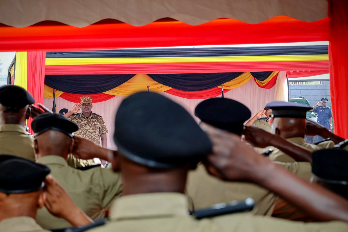 BonnyKarogo's tweet image. #HappeningNow 📸
Currently on a photo-snapping mission at CID Headquarters in Kibuli, Director of CID AIGP @Tom_Magambo is leading a quarterly review meeting with CID Regional Commanders, MDA staff and Senior Management to level up operations and fine-tune their performance.