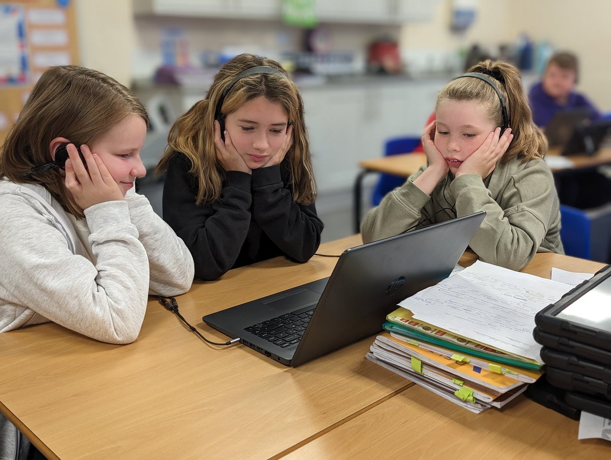NorbridgeMusic's tweet photo. In @y6falconclass this morning we're working on our remix projects. The children are aligning loops and MIDI files to finish their song intros. https://t.co/szhz9jN6Xq