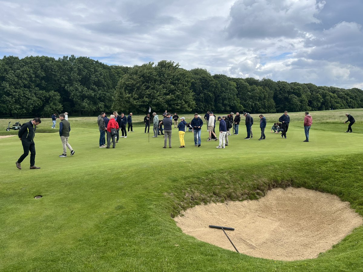 SNilsson70's tweet photo. Three days sustainable summit. 45 participants 🇩🇰🇳🇱🇩🇪🇸🇪. Good program, good exchange of experience. Host of the meeting Sons of Golf. ”Only do whats necessary. Low input management. https://t.co/saIomFhjru