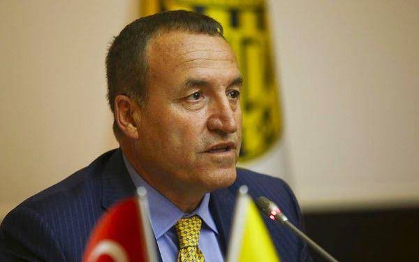 Faruk Koca suçluyu bulmuş: Yöneticiler ve Emre Belözoğlu!

🔸 Son 10 haftada takımın düşeceğini ön gördüm, endişelerimi söyledim. Müdahale etmediğime pişmanım.

🔸 Samsunspor yenilgisinin ardından teknik direktör Emre Belözoğlu ile yolların ayrılması gerektiğini yönetime ilettim.