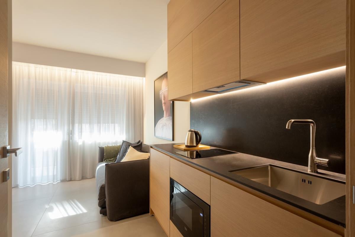 ArchScannella's tweet photo. L'interno del nuovo residence, un ambiente sorprendentemente invitante. Grazie a soluzioni creative e materiali di alta qualità  che si combinano, assicura ad ogni appartamento un armonioso abbinamento tra comfort e praticità.
#scannellarchitects  #architecture #design #interiors https://t.co/XynRu89vL6
