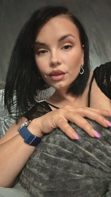 Finally Friday! 🎉 Turn your AC on! I&rsquo;m gonna make you sweat 😈  #online now on @camcontacts ❤️  https://t<a href="/tag/model"class="tags"><span>#model</span></a><a href="/tag/online"class="tags"><span>#online</span></a><a href="/tag/littleblackdress"class="tags"><span>#littleblackdress</span></a><a href="/tag/viral"class="tags"><span>#viral</span></a><a href="/tag/tren"class="tags"><span>#tren</span></a>