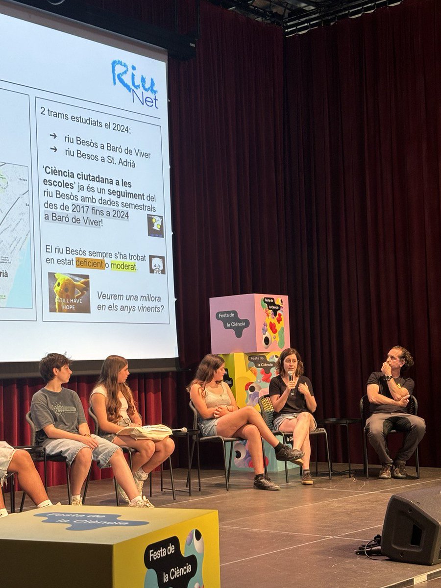 BCNCiencia's tweet photo. Presenten:
1⃣ Escola Concepción Arenal, @InsFortPius amb el projecte #RiuNet🛶 de @FEHMlab
2⃣ Institut Narcís Monturiol amb @Mosquito_Alert 🦟
3⃣ @escola_aldana en📽️amb @Odourcollect 👃
😍 Els projectes de recerca fan un retorn a l'alumnat mostrant els mapes🗺️amb les dades. https://t.co/EURQ7VT6f9