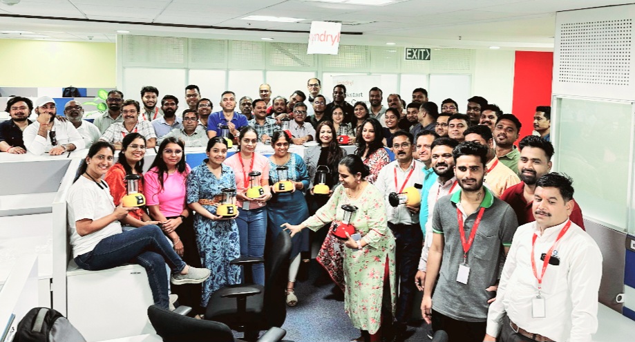 KyndrylIndia's tweet image. This #WorldEnvironmentDay, Kyndryls came together to assemble solar lanterns that will be distributed to urban slums in Pune. These lanterns will illuminate hope in communities and provide a reliable energy source for a brighter future.
 kyndryl.com/in/en/about-us…

#PROPlanet