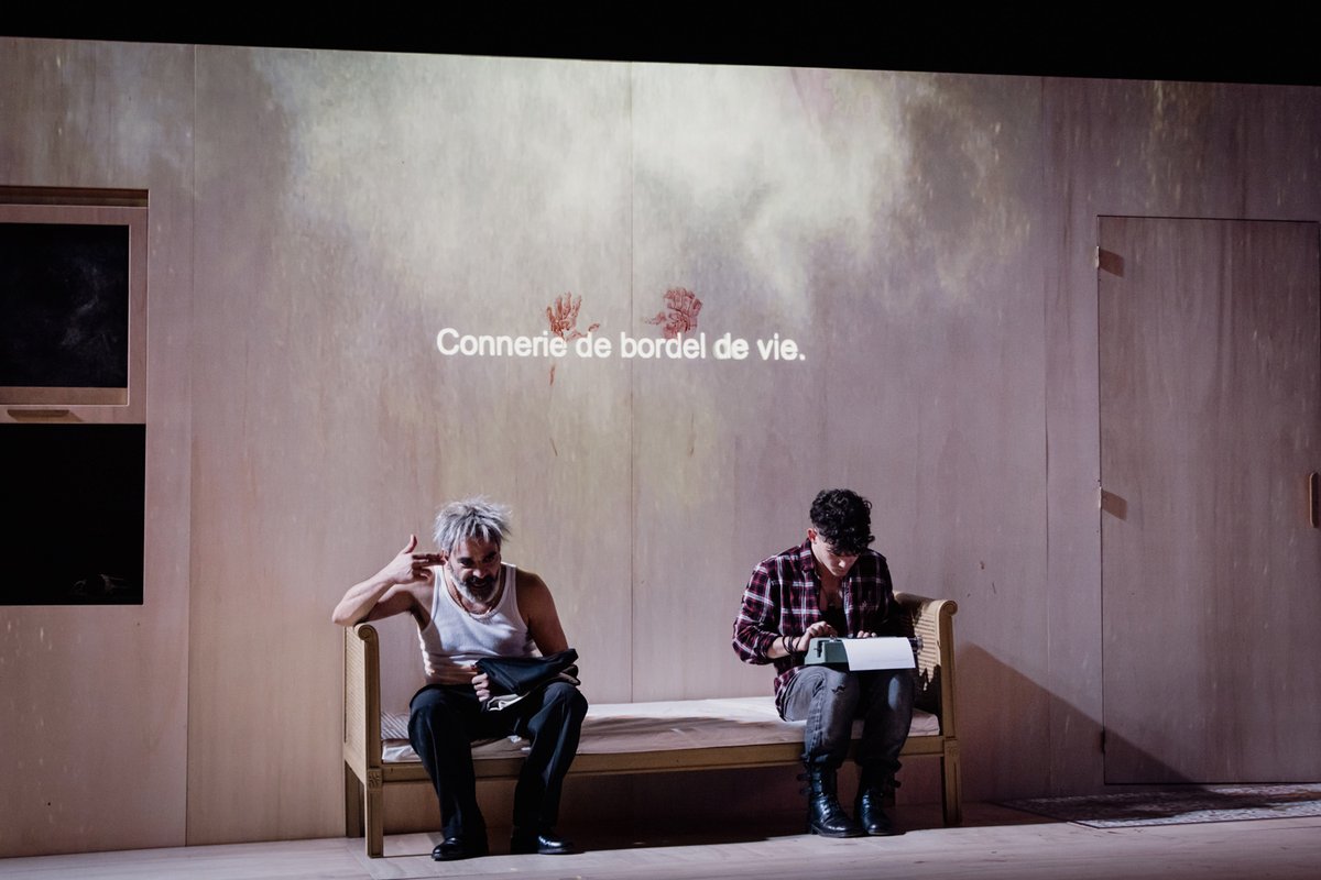 [SOIR DE PREMIÈRE ⭐]
JOURNÉE DE NOCES CHEZ LES CROMAGNONS
création de  Wajdi Mouawad au Printemps des comédiens à Montpellier du 7 au 9 juin puis du 29 avril au 22 juin 2025 à La Colline

📌plus d'infos : pulse.ly/arjpdrc1ux  pulse.ly/arjpdrc1ux
📸Simon Gosselin