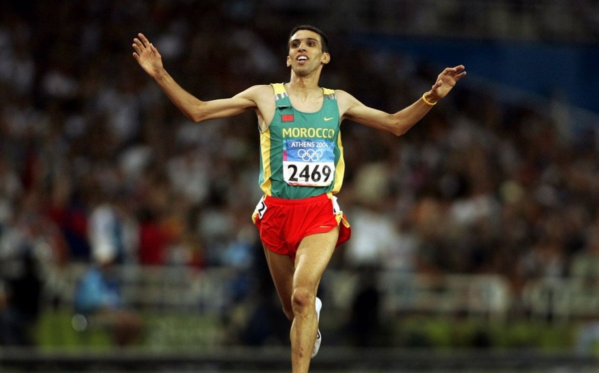 SportsIn2000s's tweet photo. 2004 Olympics. Hicham El Guerrouj Finally won that gold he missed in 1996 and 2000. https://t.co/aVhUOrtnym