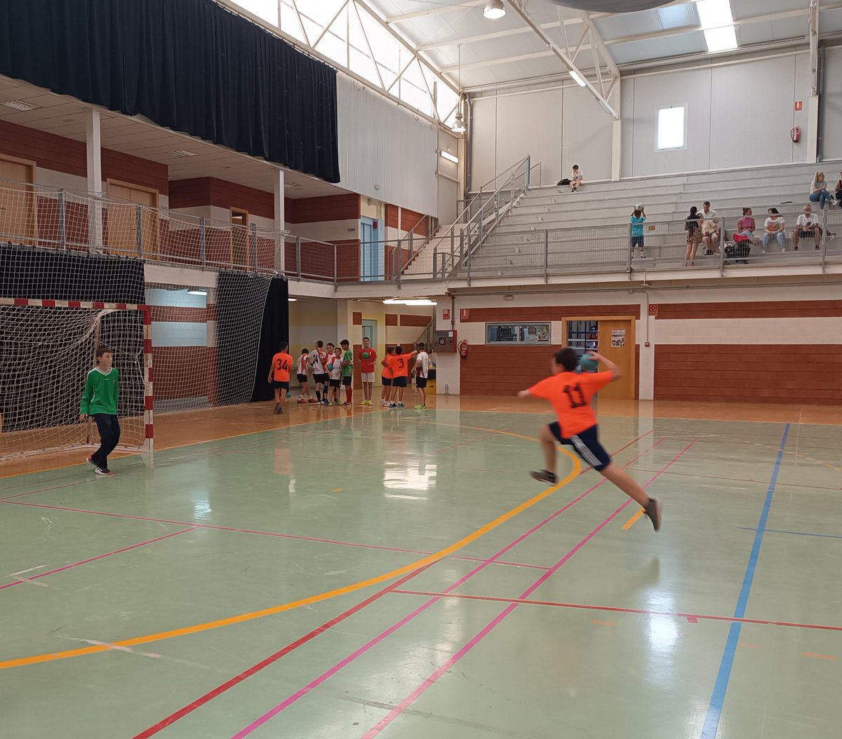 CeipSFernando's tweet photo. Jornada de convivencia del Colegio San Fernando y el Club de Balonmano Puerto Lumbreras. Una tarde de deporte, amistad y valores. https://t.co/mnmjZkz6nM