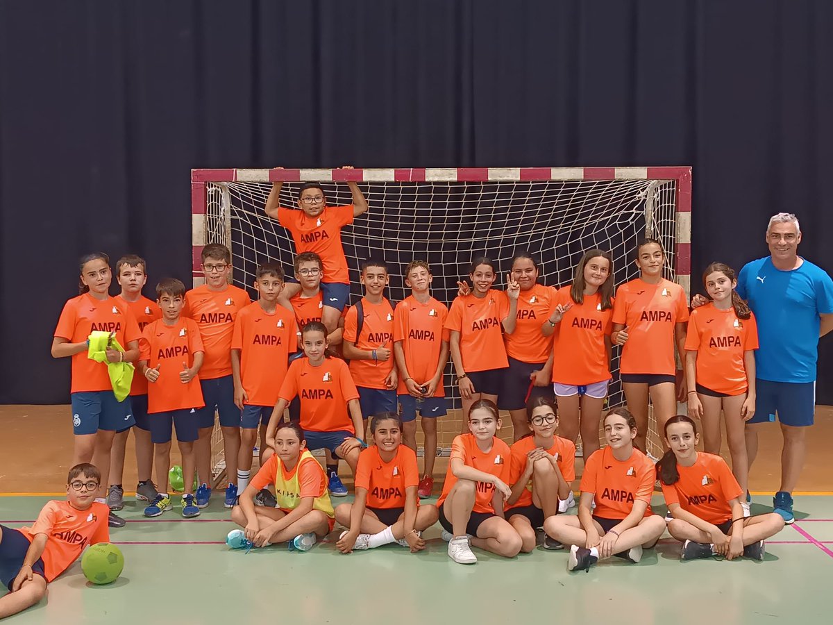 CeipSFernando's tweet photo. Jornada de convivencia del Colegio San Fernando y el Club de Balonmano Puerto Lumbreras. Una tarde de deporte, amistad y valores. https://t.co/mnmjZkz6nM
