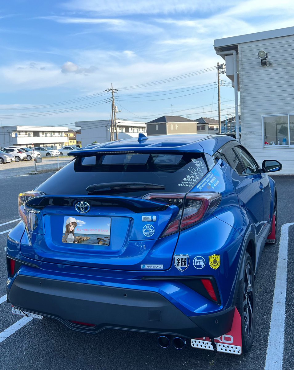 H2Cplus's tweet photo. ディーラーさんで【MODERISTA】バックドアスポイラーを取付けしてもらいました🚙
画像2枚目だけがビフォー。
ちょっとだけウイング感✨
色も黒と青のコントラスト🟦が良いかなと🆗
#chr #c_hr #自己満 https://t.co/1ialvDUHjl