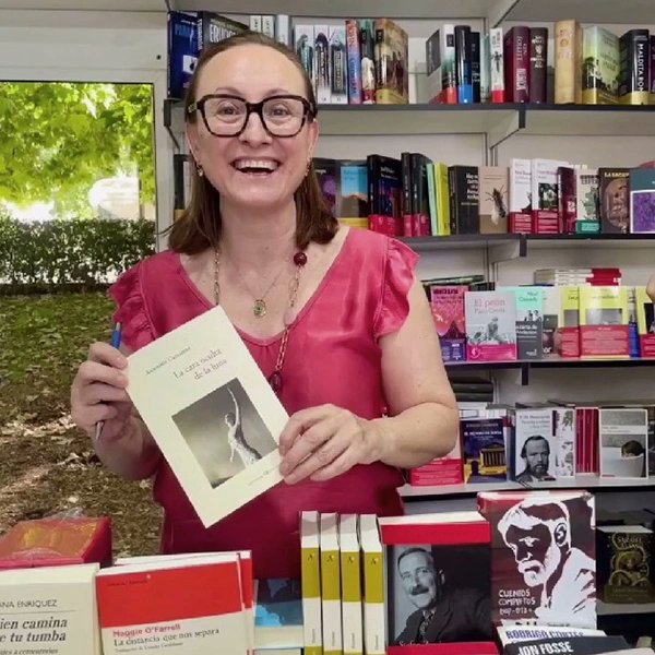 Isabel Almería <a href="/almeria_isa/">Isa Almería</a> y Ascensión Camarena <a href="/choncamarena/">Ascension</a> firman sus libros en la Feria del Libro de Madrid
#FLMadrid24
#isabelalmeriasebastian #lashorashorizontales 
#ascensióncamarena #choncamarena #lacaraocultadelaluna #poesía #poetas